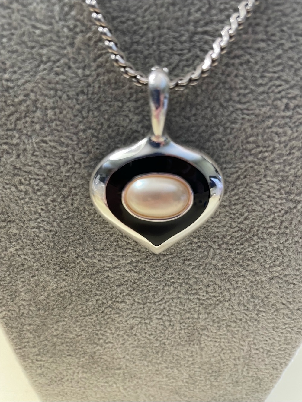 LADY REMINGTON BRAND Sterling Teardrop Pearl Pendant in Black and White - Picture 3 of 4